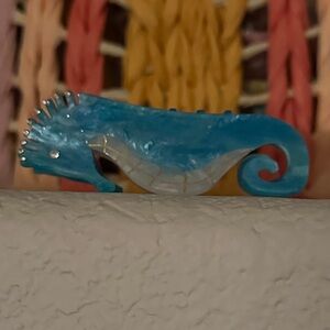 Blue Seahorse claw hair clip